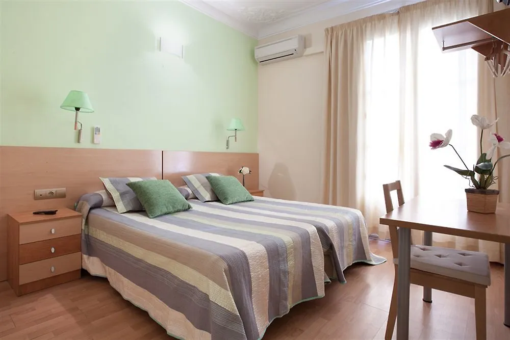 Hostal Felipe 2 Barcelona Guest house