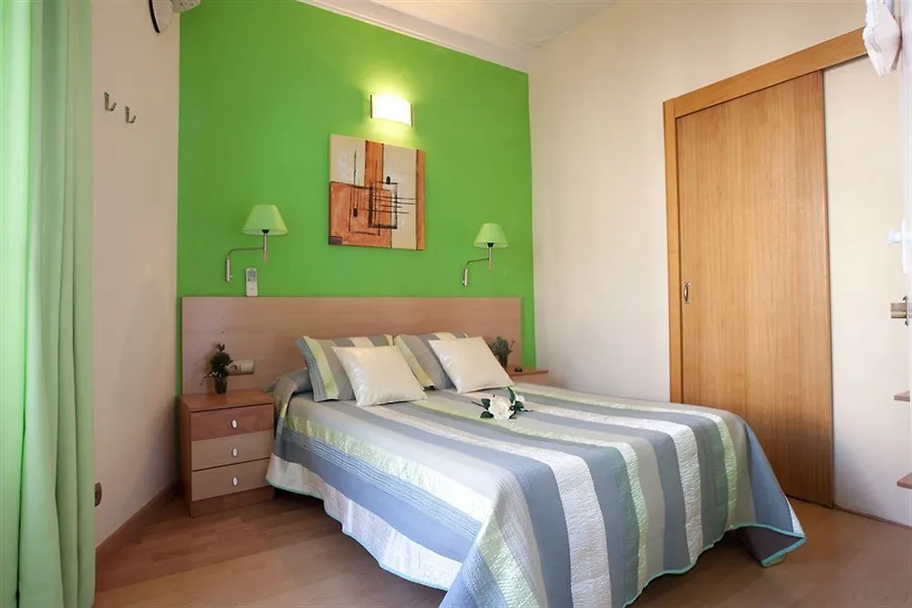** Guest house Hostal Felipe 2 Barcelona Spain