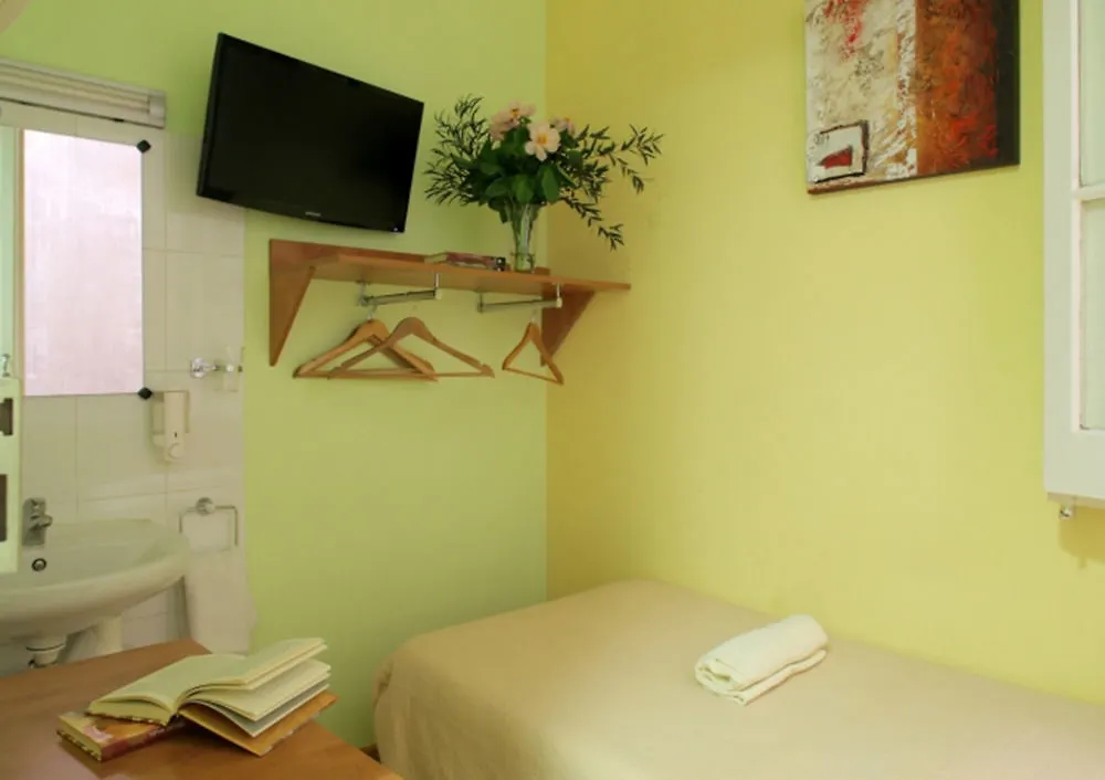 Hostal Felipe 2 Barcelona Guest house